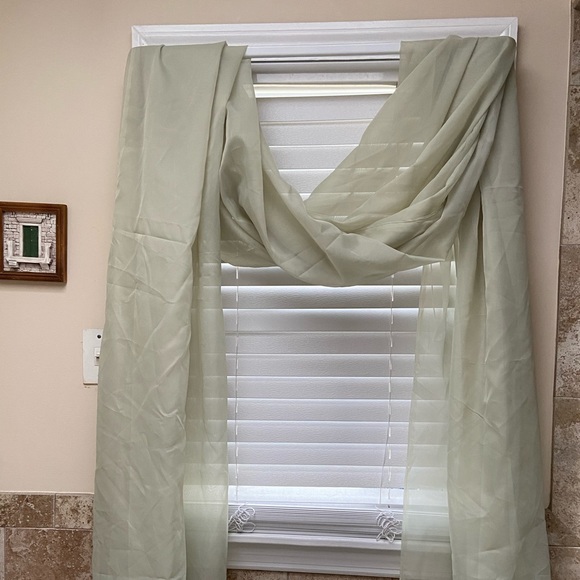 Green curtain
